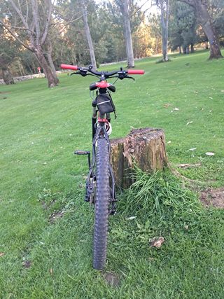 Bicicleta Conor 27.5" negra y roja