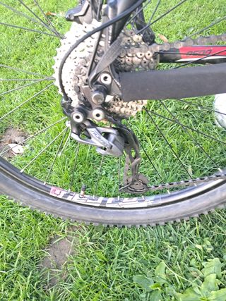 Bicicleta Conor 27.5" negra y roja