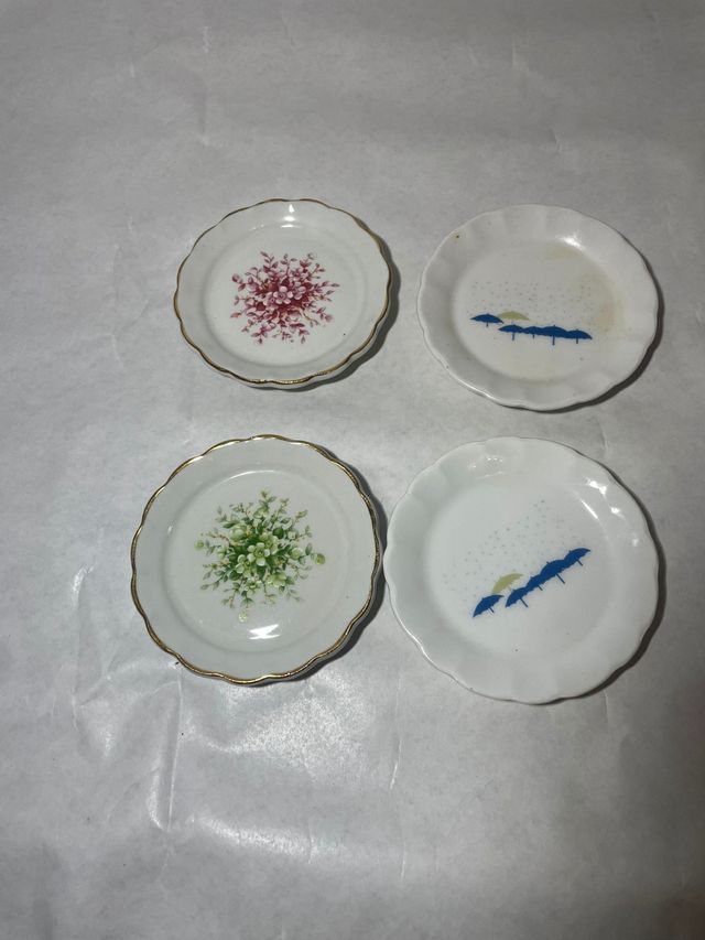 4 pratos de porcelana decorados