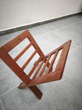 Revistero madera marrón
