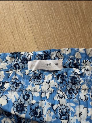Falda Zara Azul con Flores