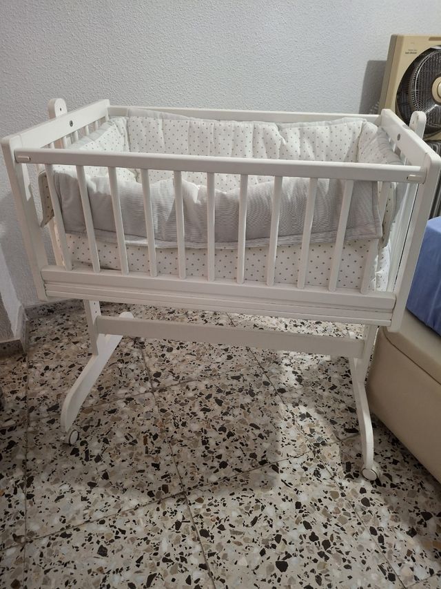 Cuna bebé blanca - mecedora