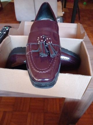 Zapatos charol borla - Marrón