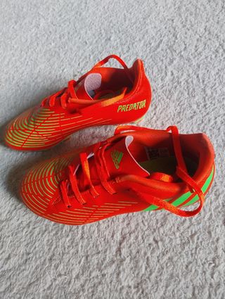 Botas fútbol niño. Adidas Predator. Talla 35.