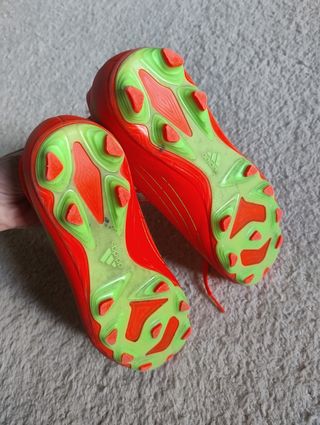 Botas fútbol niño. Adidas Predator. Talla 35.