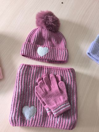 Conjunto gorro, braga y guates
Gorro Frozen
