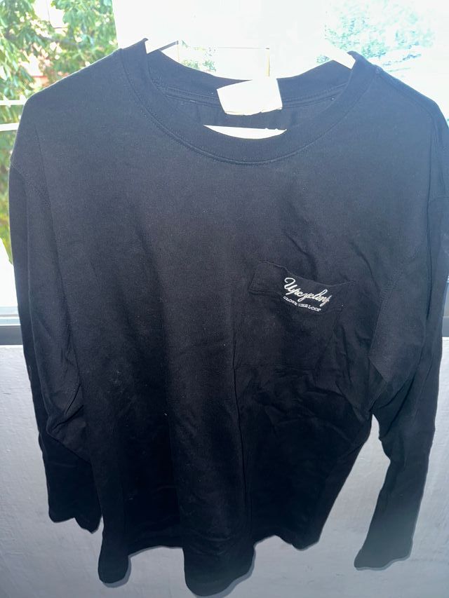 Camiseta negra manga larga. New