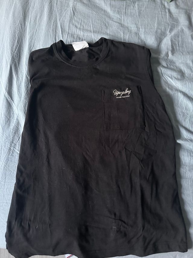 Camiseta negra manga larga. New