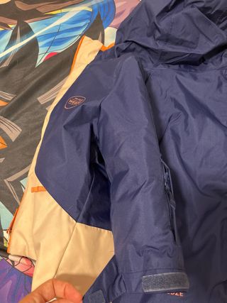 Conjunto de chaqueta y pantalón esquí azul y beige