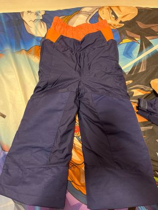 Conjunto de chaqueta y pantalón esquí azul y beige