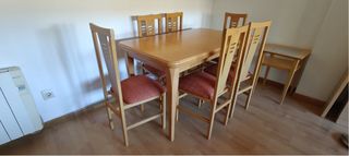 Mesa comedor madera más 6 sillas perfecto estado