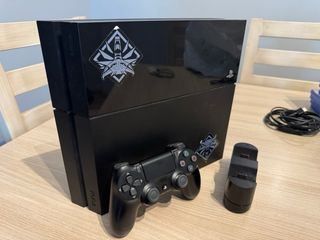 PS4, 1 mando, base de carga y 16 juegos