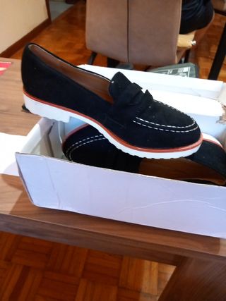 Zapatos negros y blancos - Mocasines