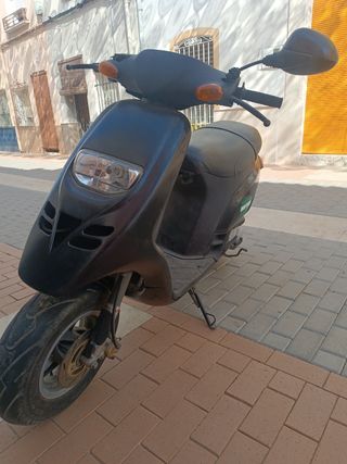 Piaggio Typhoon negra