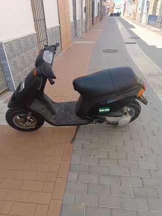 Piaggio Typhoon negra