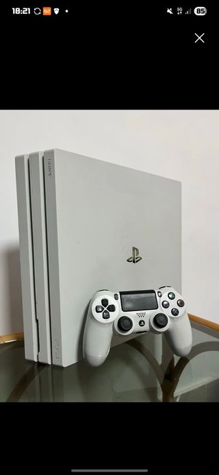 PS4 Pro Blanca - PlayStation 4
En muy buen estado.