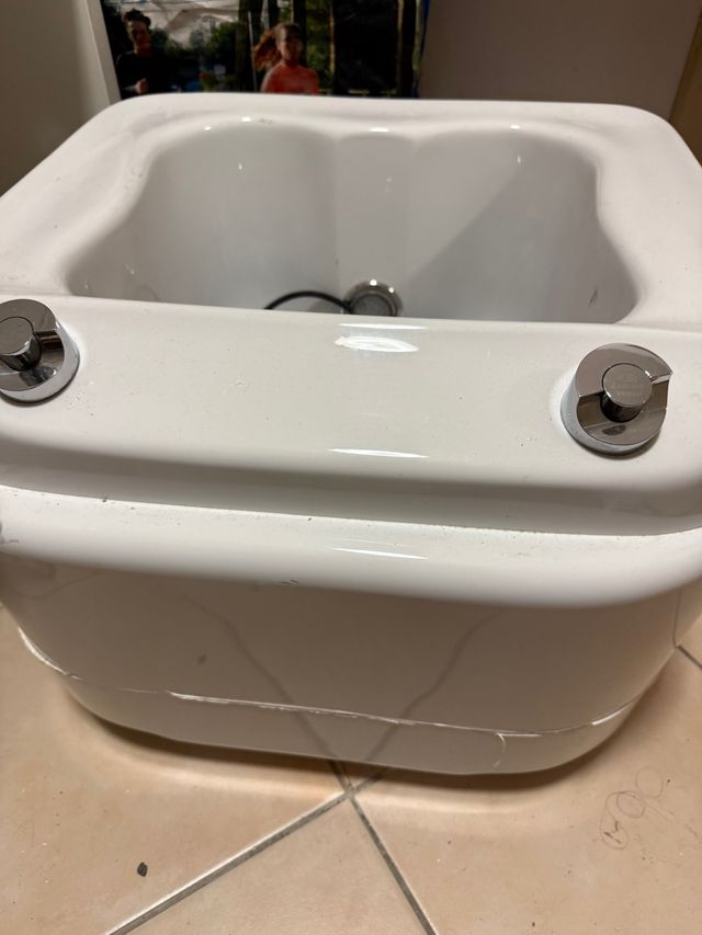 Vasca Pedicure con idromassaggio e cromoterapia 