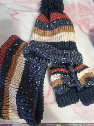 Conjunto Invierno: Gorro, Bufanda y Guantes