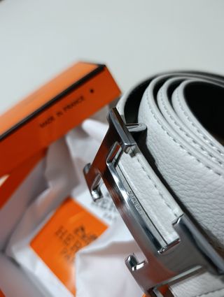 Cinturón Hermes blanco y plateado