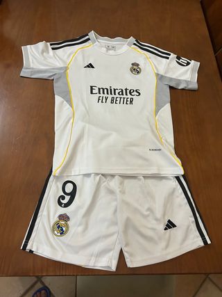Primera Equipación Real Madrid. Talla 26.