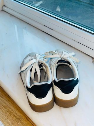 Zapatillas blancas y beige stradivarius original 