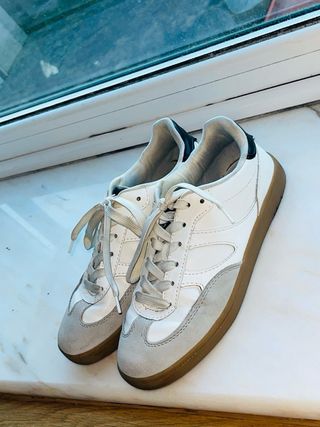 Zapatillas blancas y beige stradivarius original 