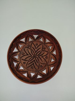 Plato decorativo tallado madera