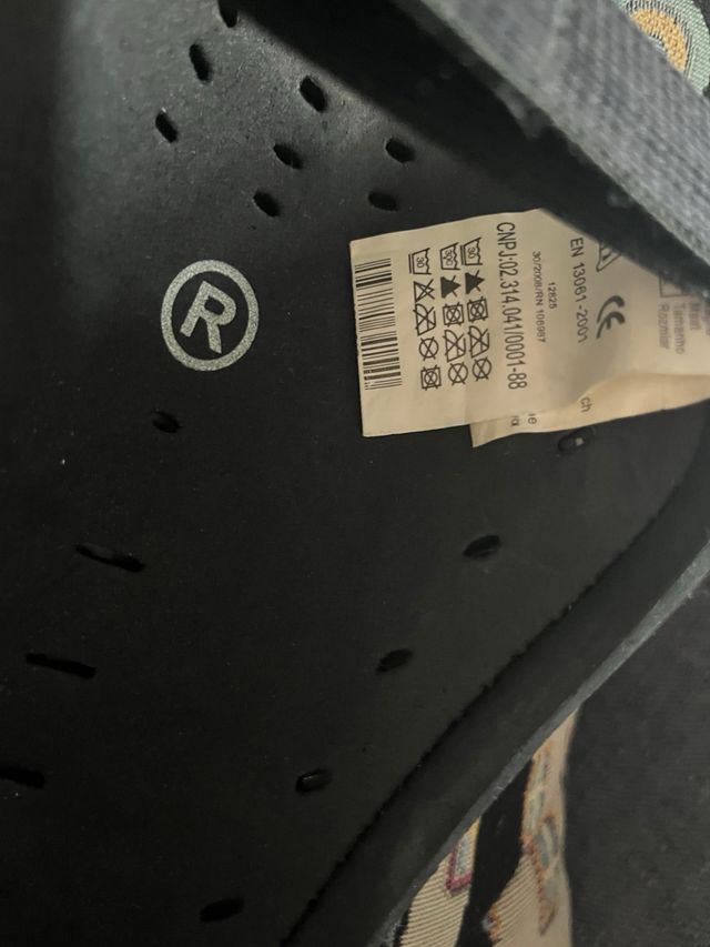 Espinilleras Kipsta doradas