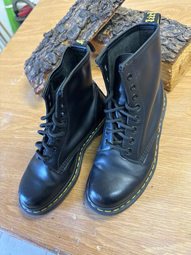 Dr. Martens anfibi pelle nera
