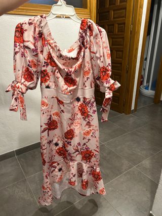 Vestido floral rosa y rojo