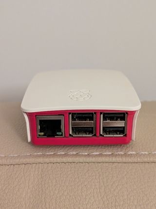 Raspberry Pi 2 Model B + Caja oficial