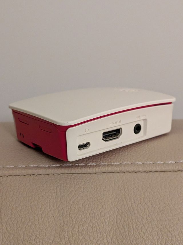 Raspberry Pi 2 Model B + Caja oficial
