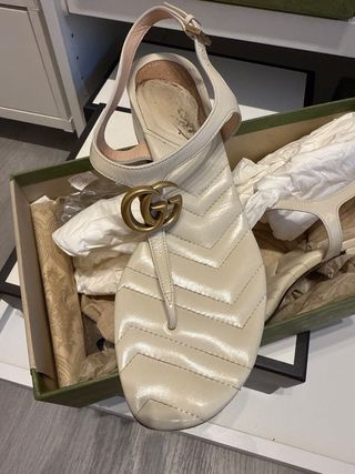 Sandalias Gucci beige talla 39