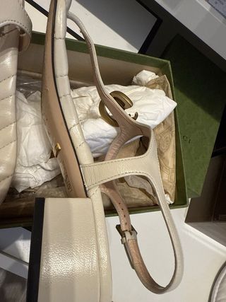 Sandalias Gucci beige talla 39
