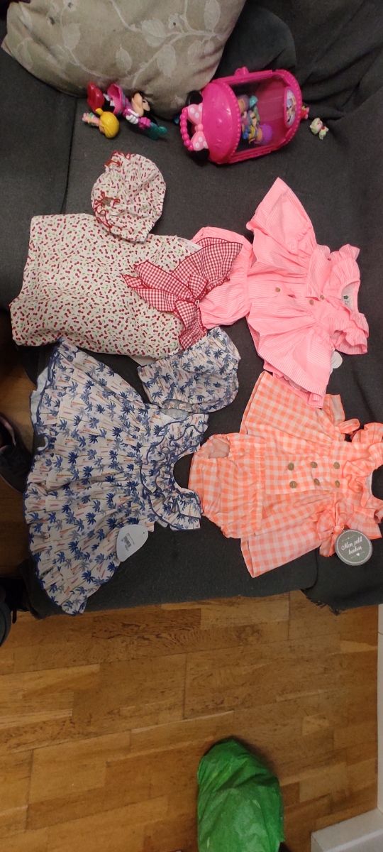 4 Vestidos niña talla de 9 a 12 meses