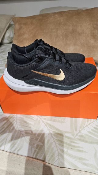 Zapatillas Nike Air Winflo 10 - Negras/Doradas