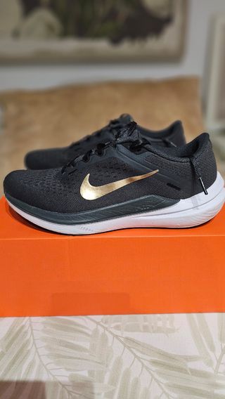 Zapatillas Nike Air Winflo 10 - Negras/Doradas