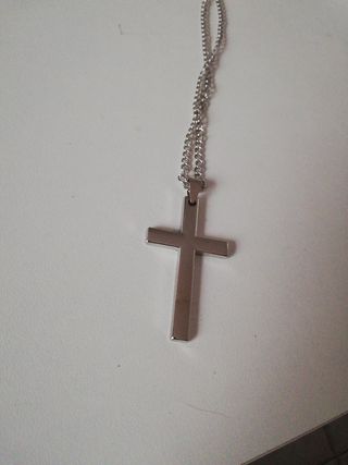 Cadena de plata de 60cm con  cruz de 5 cm de larga