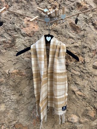 Bufanda cuadros beige y blanco