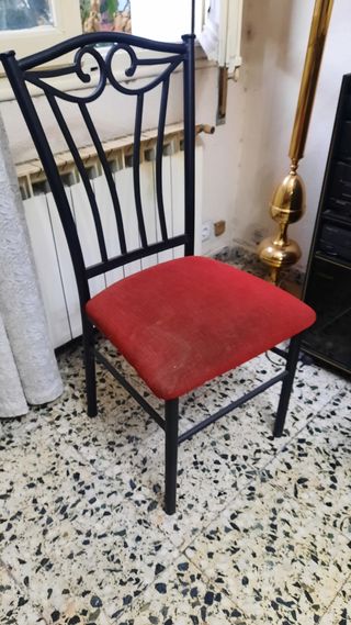 Seis sillas hierro - rojas y negras
