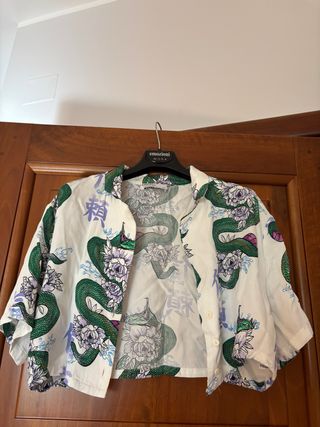 Camicia corta - serpenti - fiori