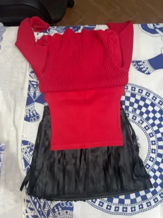 Conjunto falda y jersey rojo