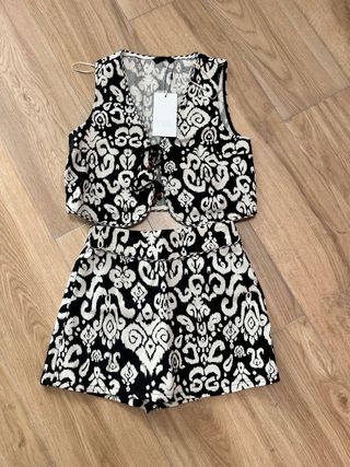 Conjunto Zara - Top corto y falda