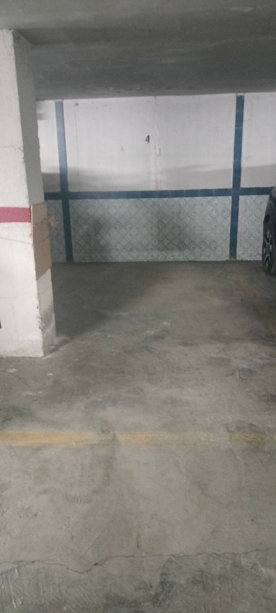 Alquiler plaza garaje.C//Reyes Católicos