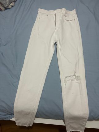 Jeans bianchi strappati