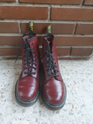 Botas Dr Martens 1460 granates  37