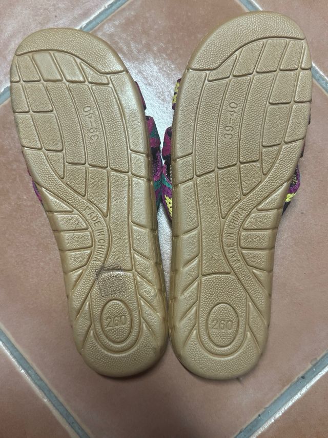 Sandalias planas multicolor