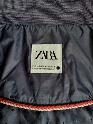 Cazadora acolchada azul marino