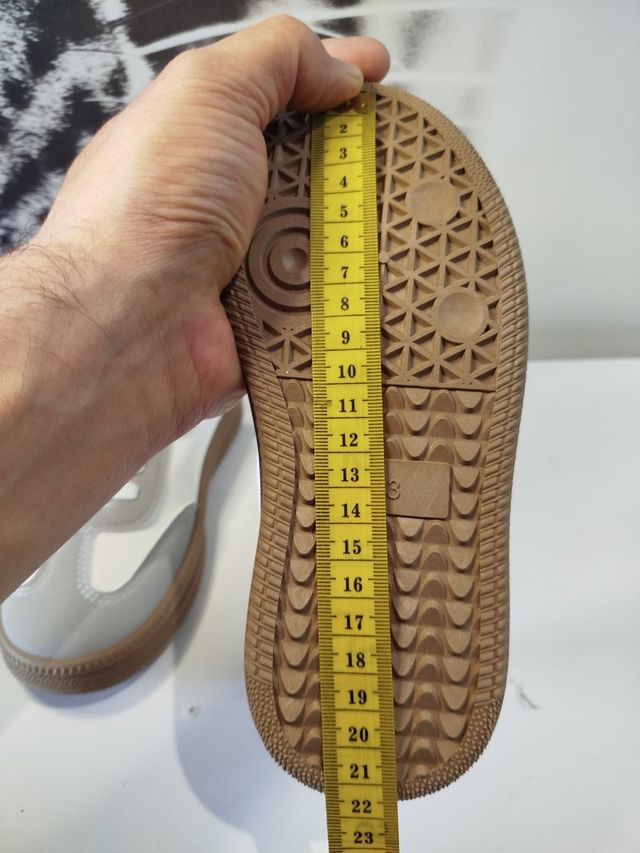 Zapatillas niño grises y blancas