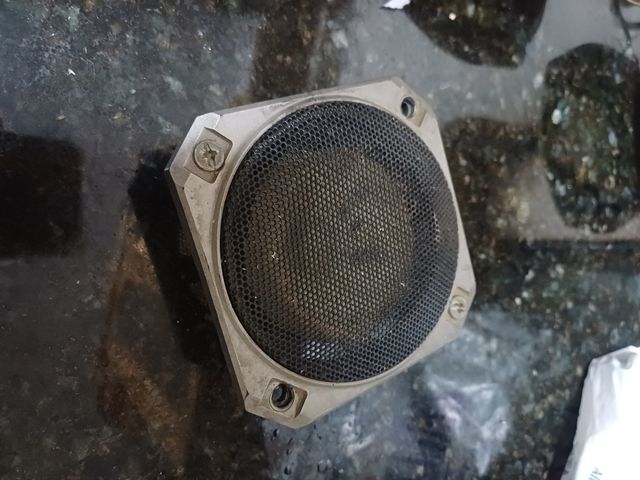 Altavoz Gris Plata